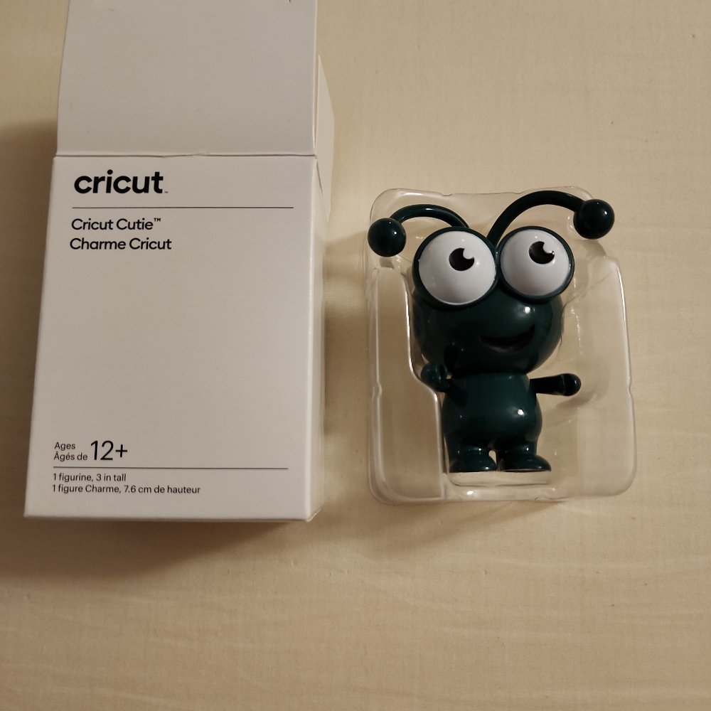Cricut Cutie Emerald (Dark green), new in box